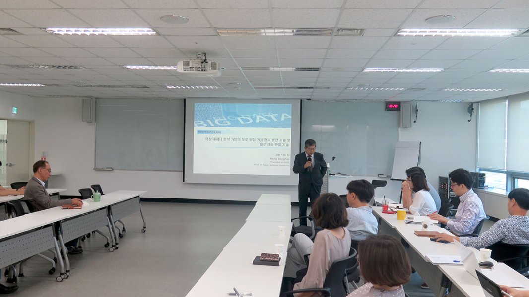 홍봉희 (부산대학교 교수) 실시간 강우량 안개 사정거리 판별을 위한 CCTV 영상 데이타 분석 및 학습