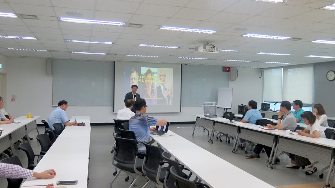 김호원 (부산대학교 석좌교수) 제4차 산업혁명과 신산업정책의 과제