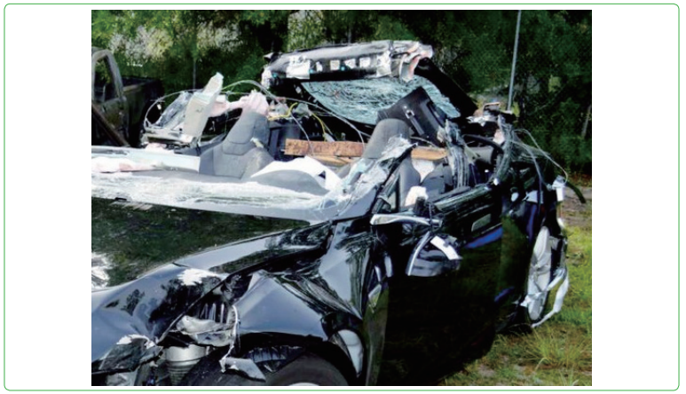 그림 3 자율주행차 최초 테슬라S 운전자 사망사고(2016년 5월)